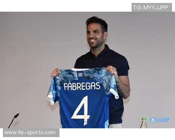 罗马诺强调法布雷加斯全心投入科莫队伍多重职责超越普通主帅角色