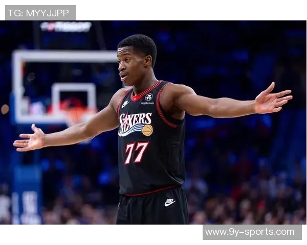 埃奇库姆半场表现抢眼7投5中砍下14分4篮板2助攻正负值高达23分