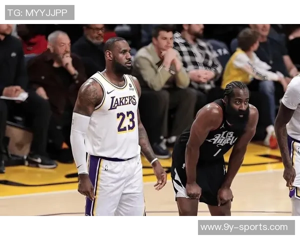 范德比尔特回忆2016年与詹姆斯合影并称其为历史最佳球员